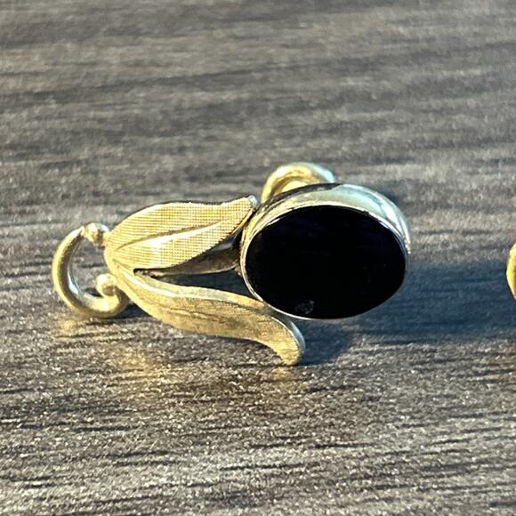 Van Dell 12 kt Gold Filled screw back vintage earrings - Picture 2 of 11